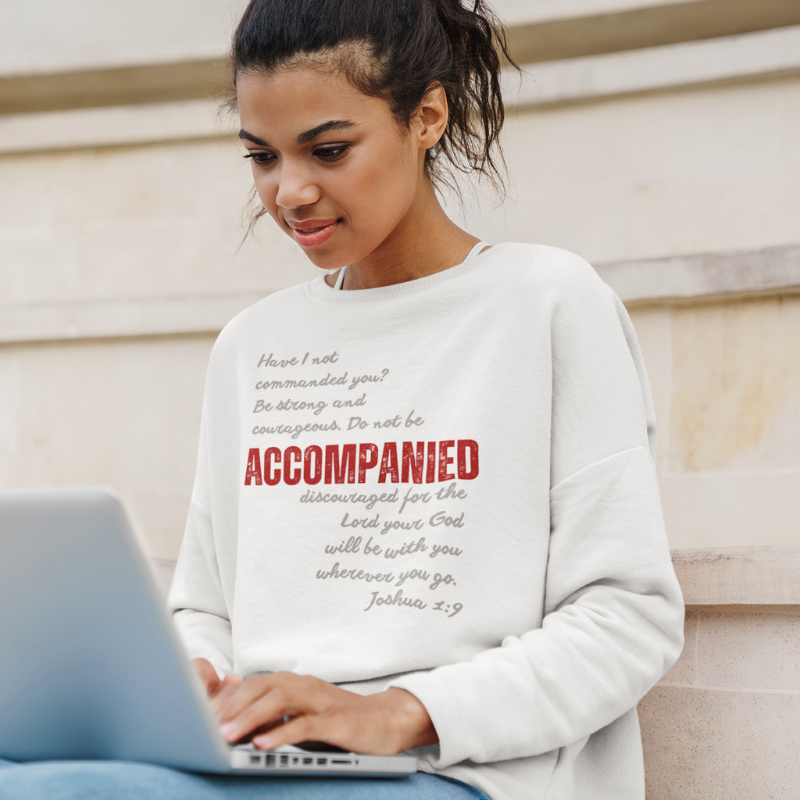 White-Crewneck-sweatshirt-mockup-of-a-young-woman-using-a-computer